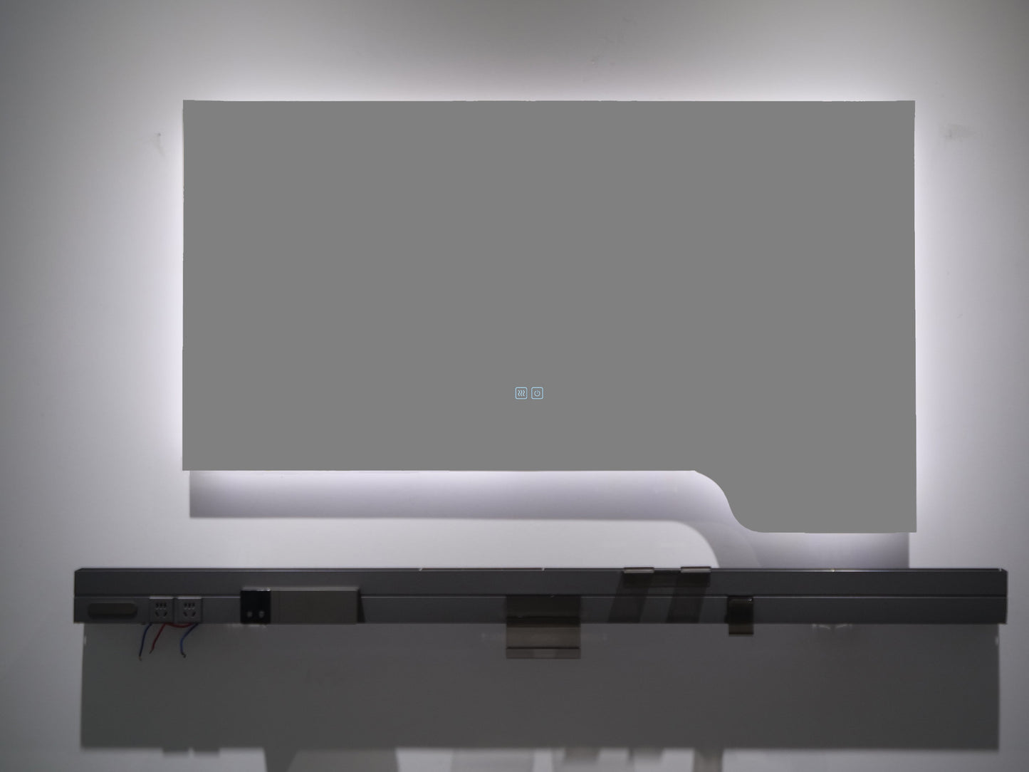 Moderner LED Badezimmerspiegel mit Ablage – Stil trifft Funktion