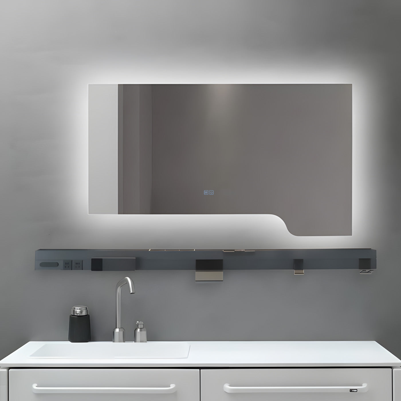 Moderner LED Badezimmerspiegel mit Ablage – Stil trifft Funktion