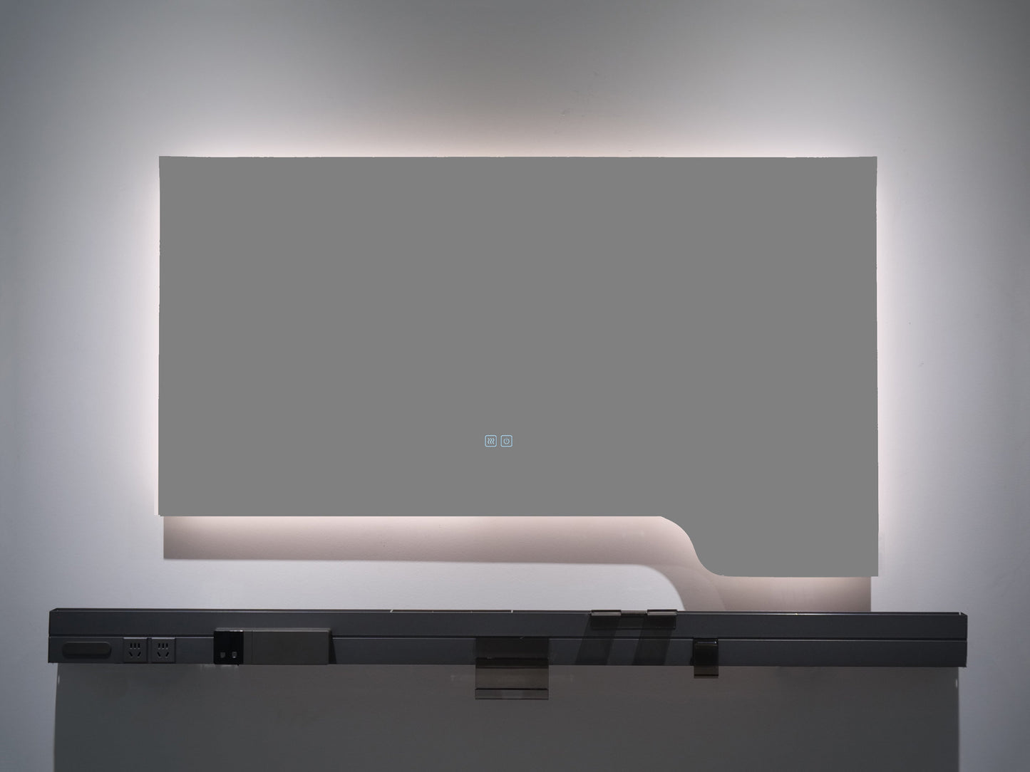 Moderner LED Badezimmerspiegel mit Ablage – Stil trifft Funktion